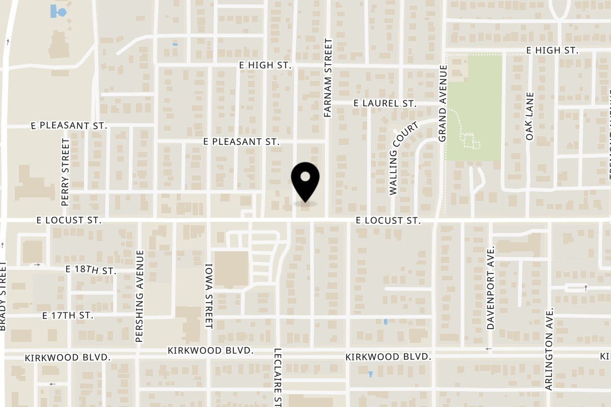 Map showing the location of Harris Pizza Davenport on 524 E Locust St in Davenport
